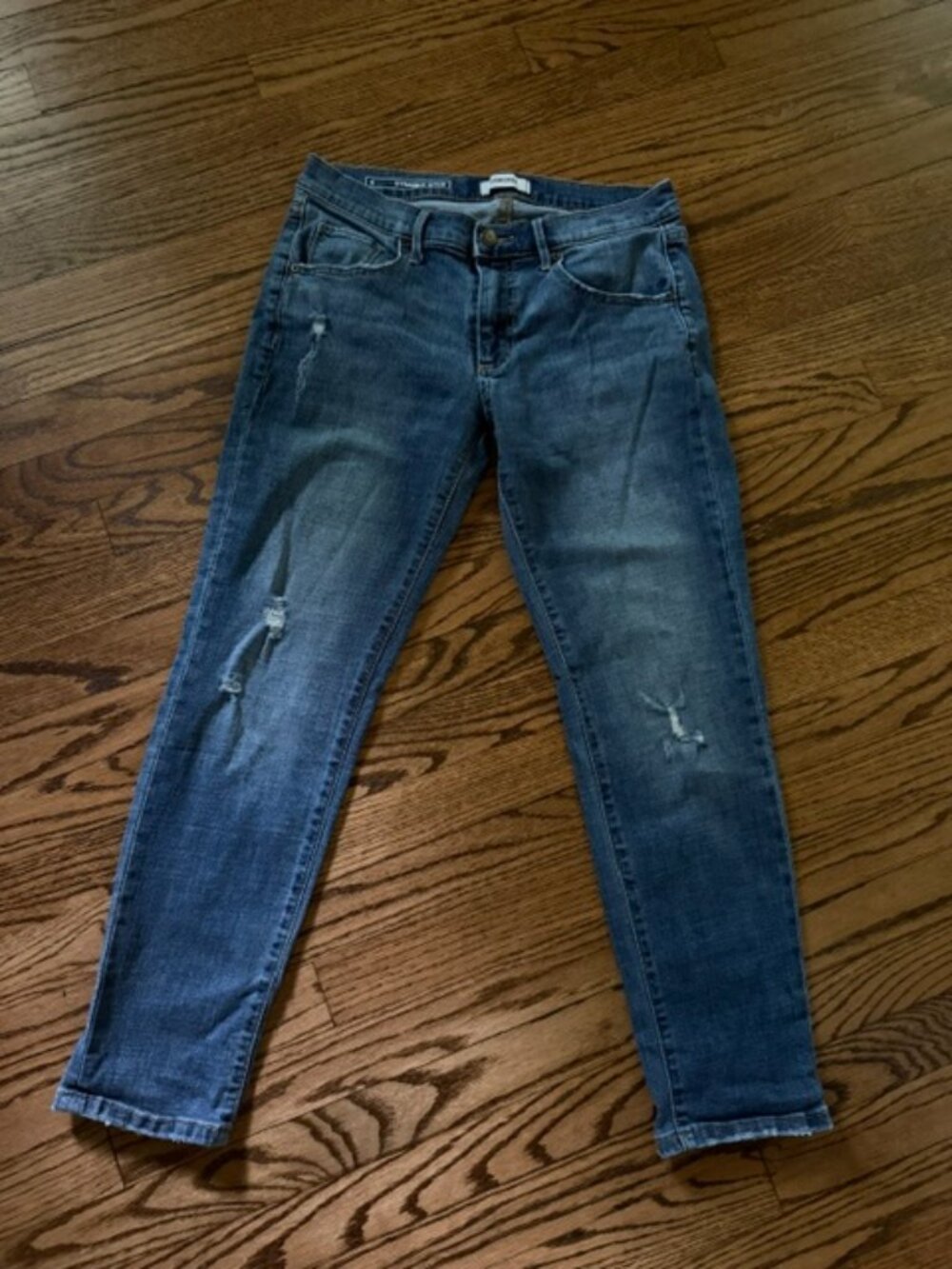 (4 for $20) SONOMA Size 4 Straight Crop Distressed Jeans - EUC